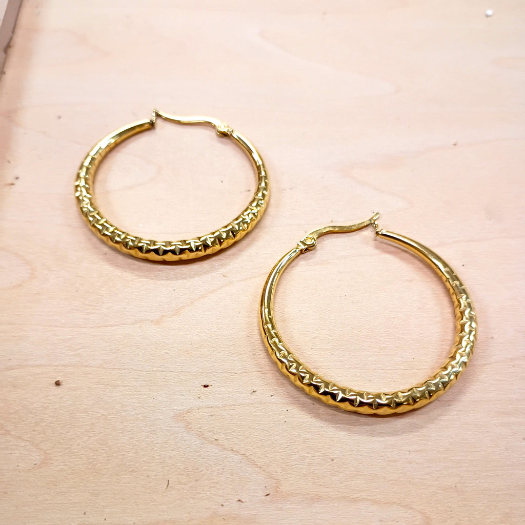 **Medium Stainless Steel Engraved Hoop Earrings 14K Gold Plating 200d