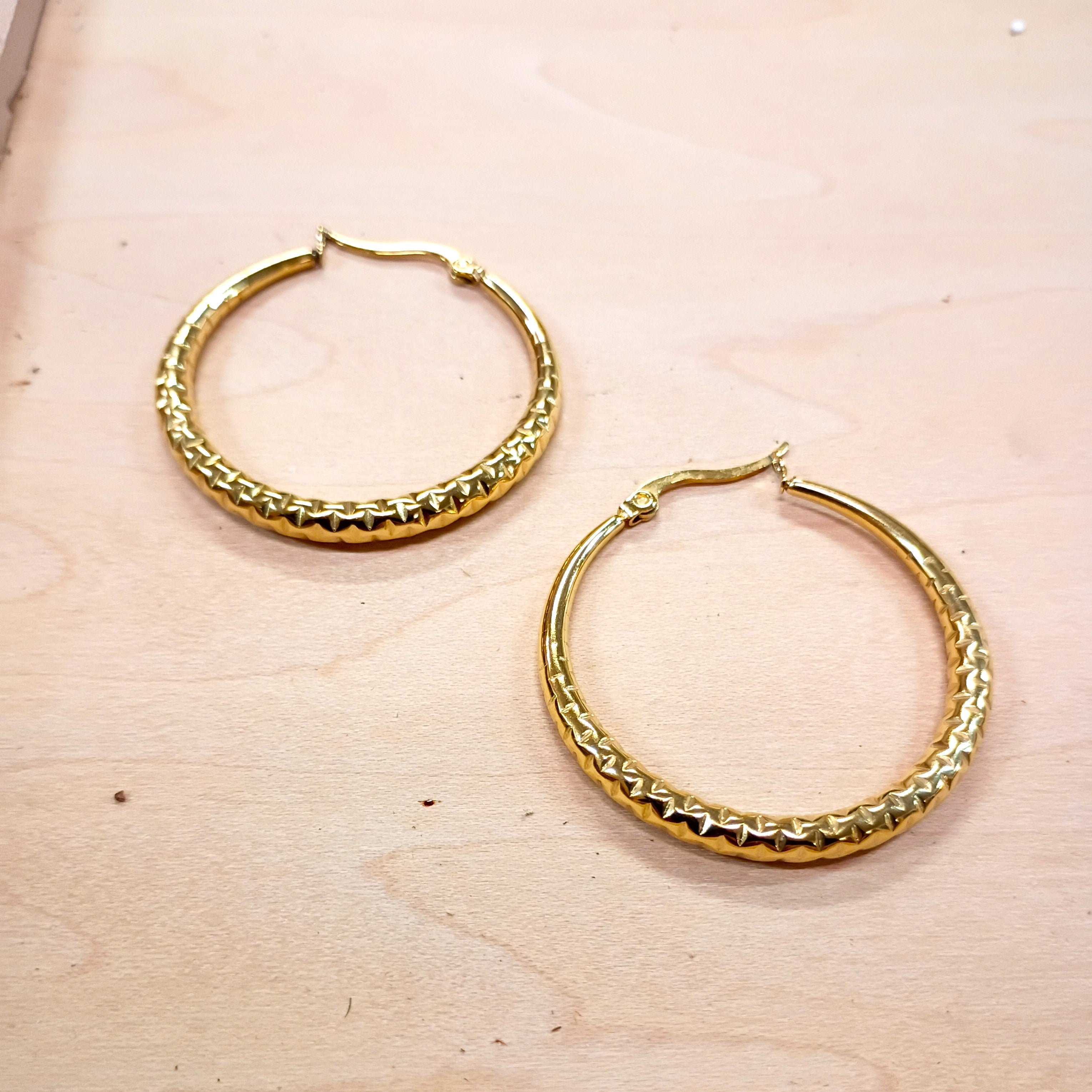 **Medium Stainless Steel Engraved Hoop Earrings 14K Gold Plating 200d