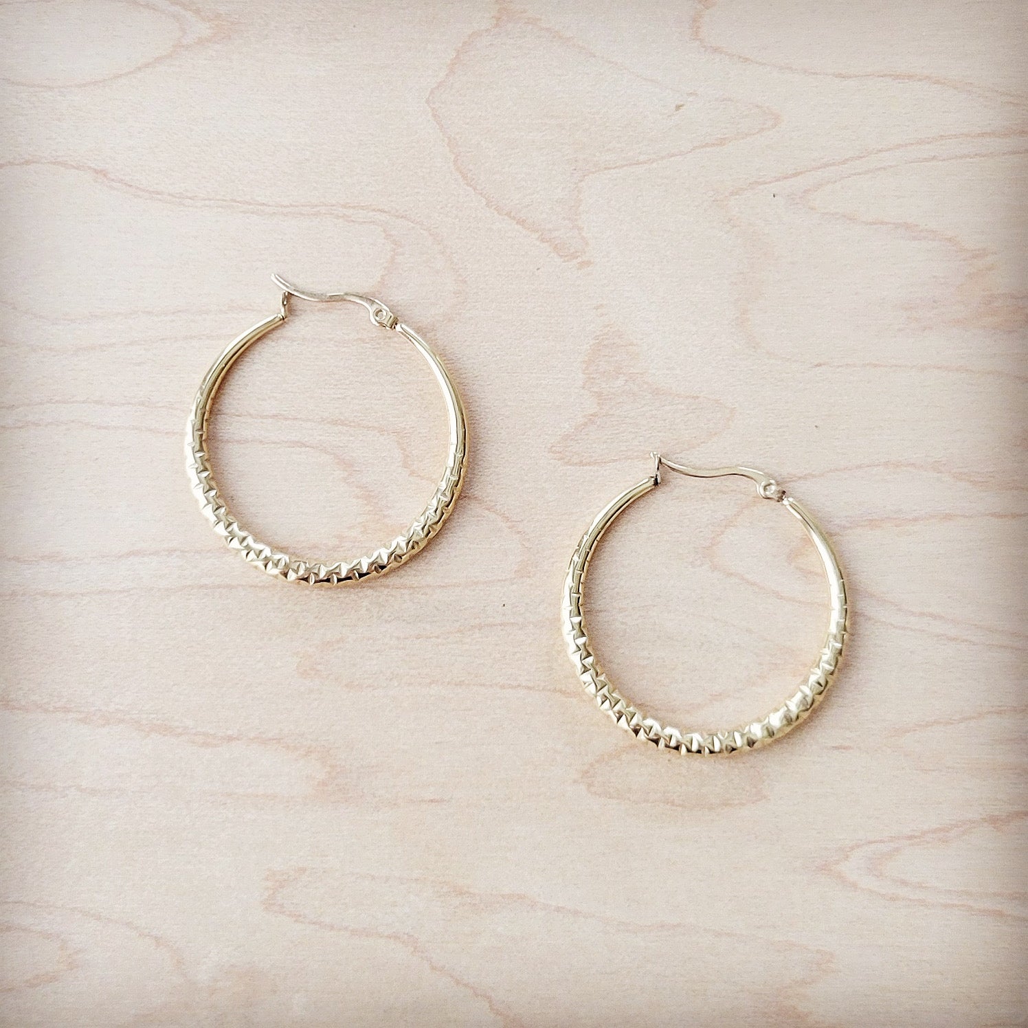 **Medium Stainless Steel Engraved Hoop Earrings 14K Gold Plating 200d