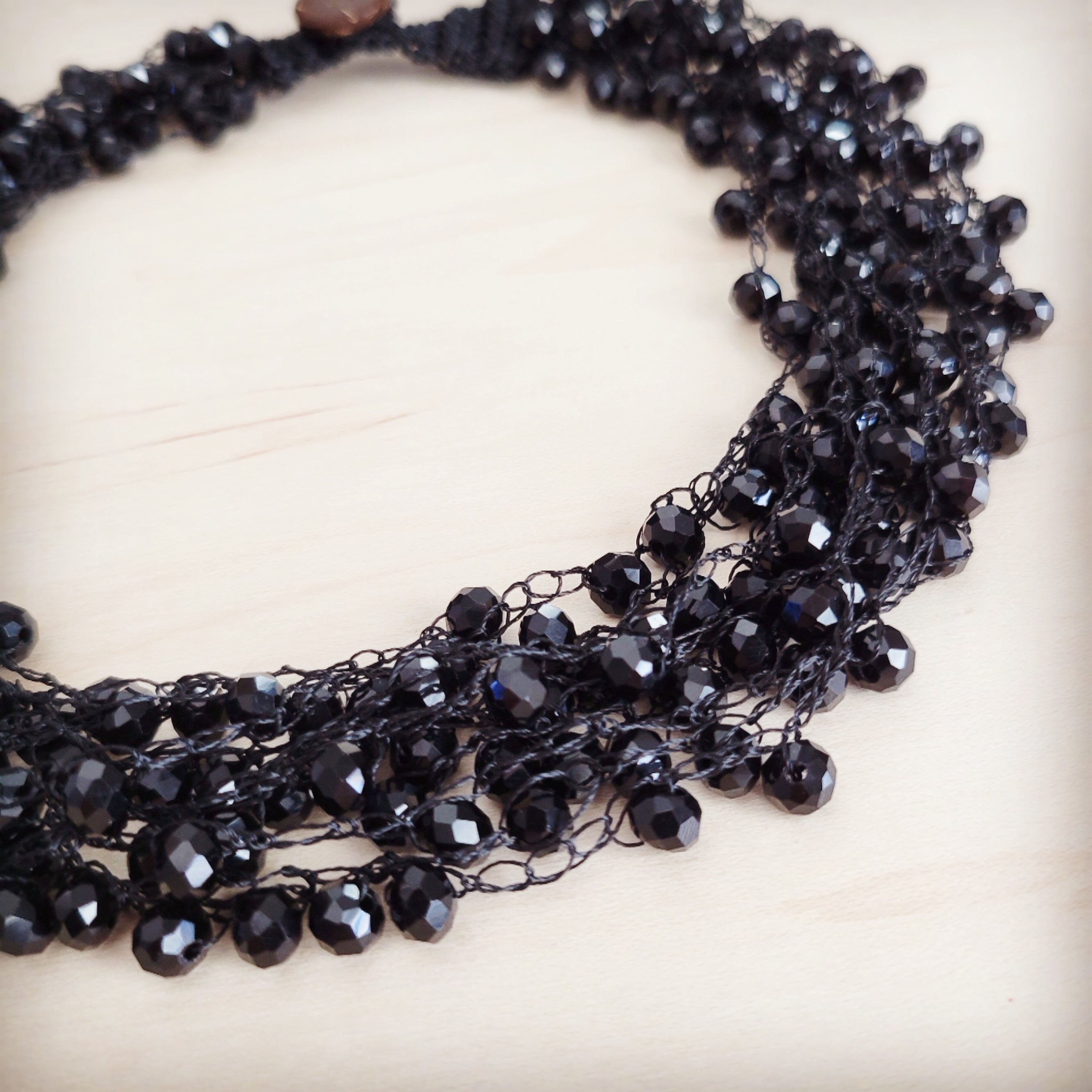 **Noir Cluster Statement Choker 257mf