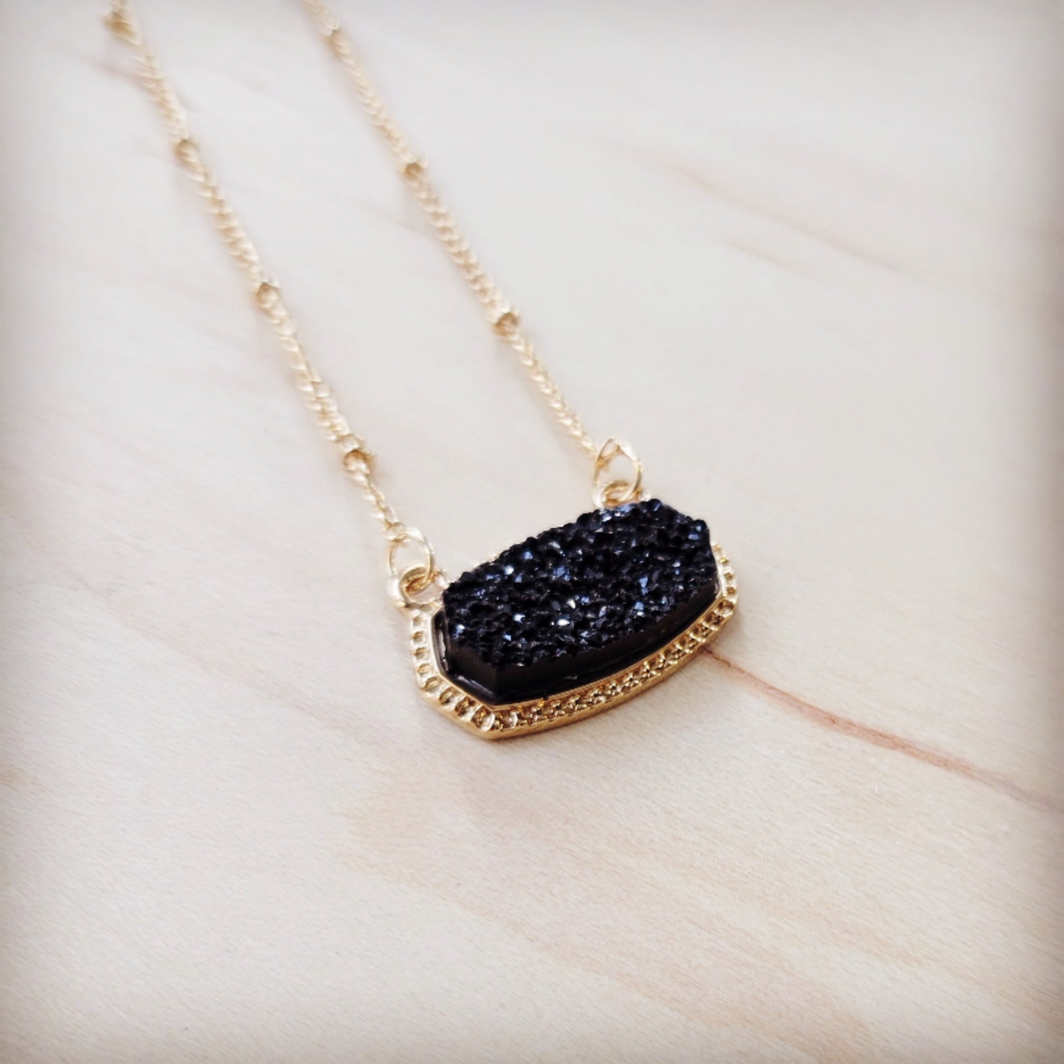**Knotted Gold Chain Necklace w/ Pendant 257kz