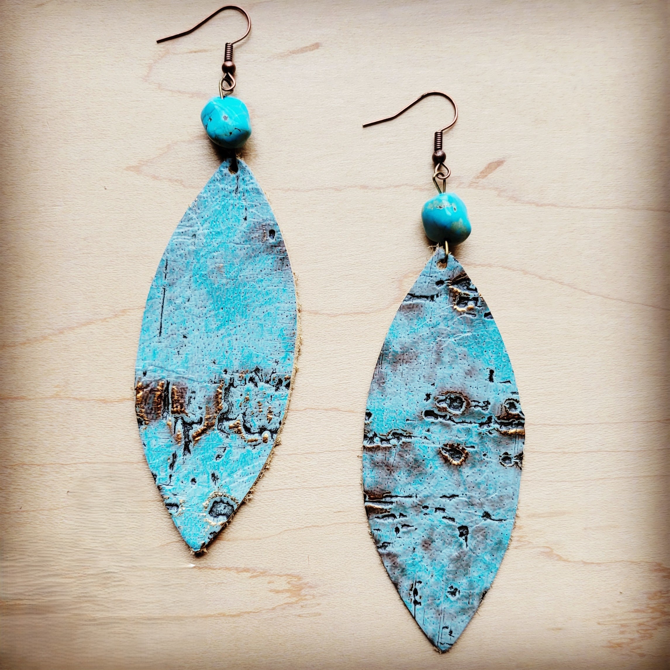 **Leather Oval Earrings in Turquoise Metallic w/ Turquoise Accent 207c