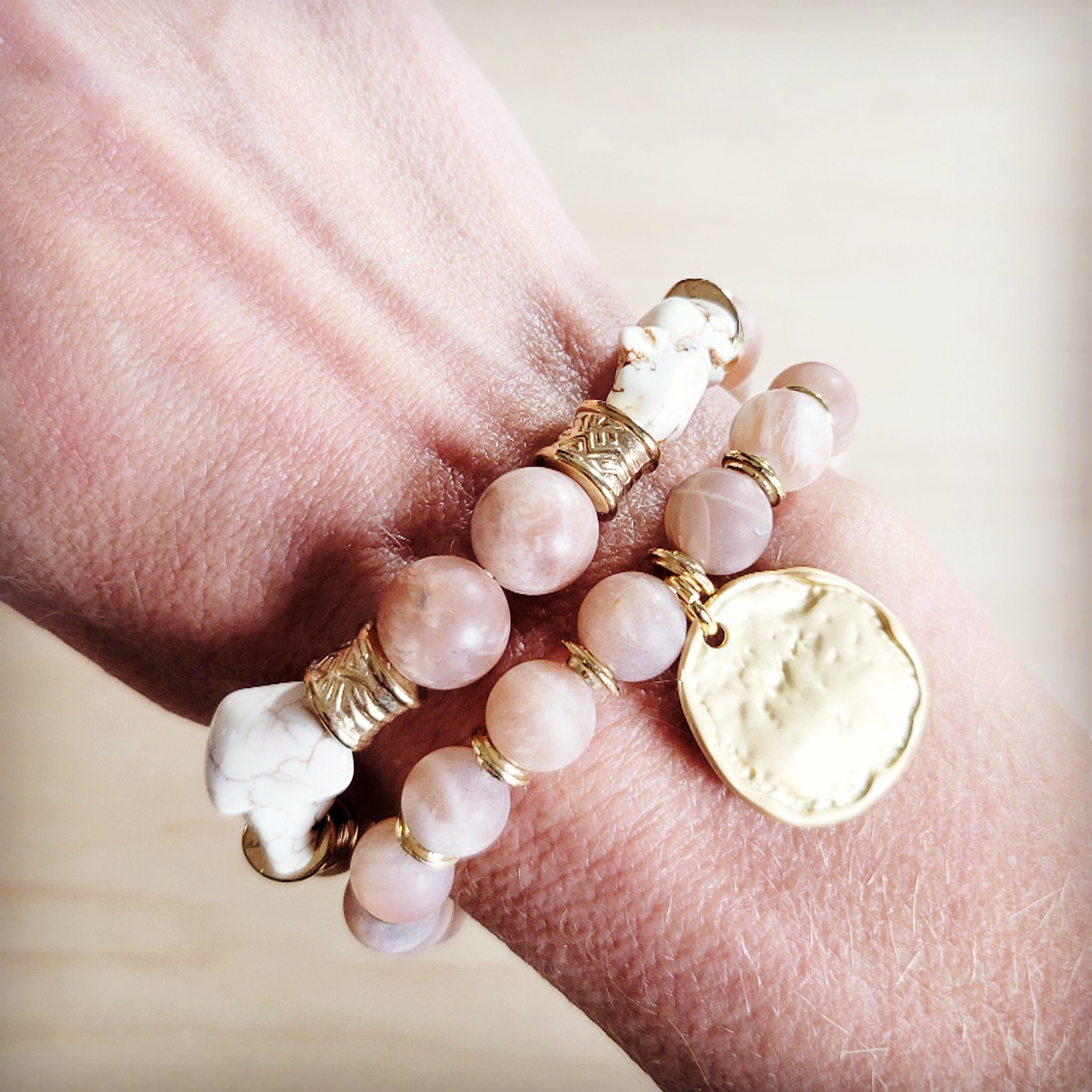 Frosted Sunstone & White Turquoie Beaded Stretch Bracelet 811o