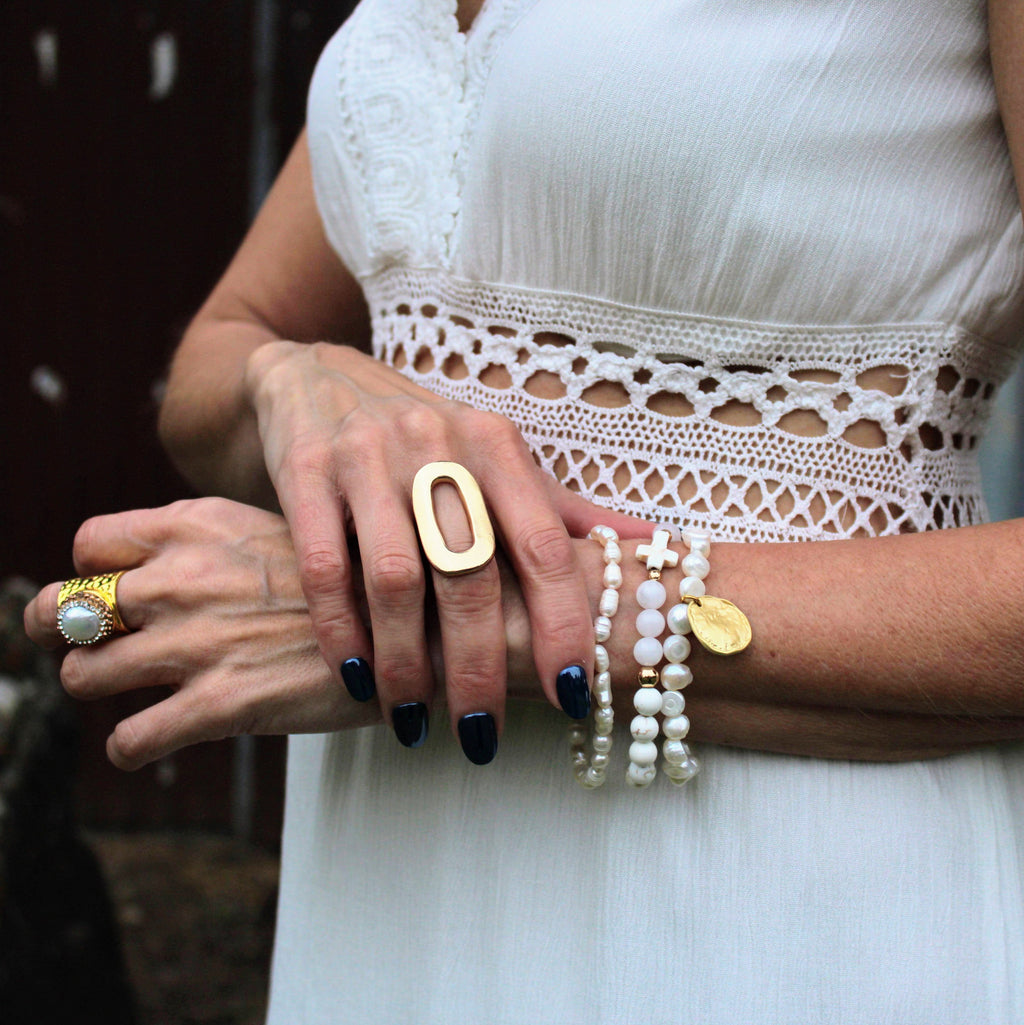 Freshwater Pearl Bracelet with Matte Gold Coin 804m