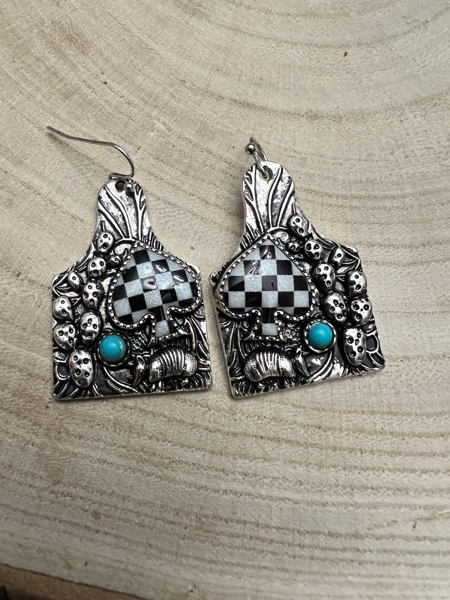 Cattle Tag Armadillo Spade Checker Earrings