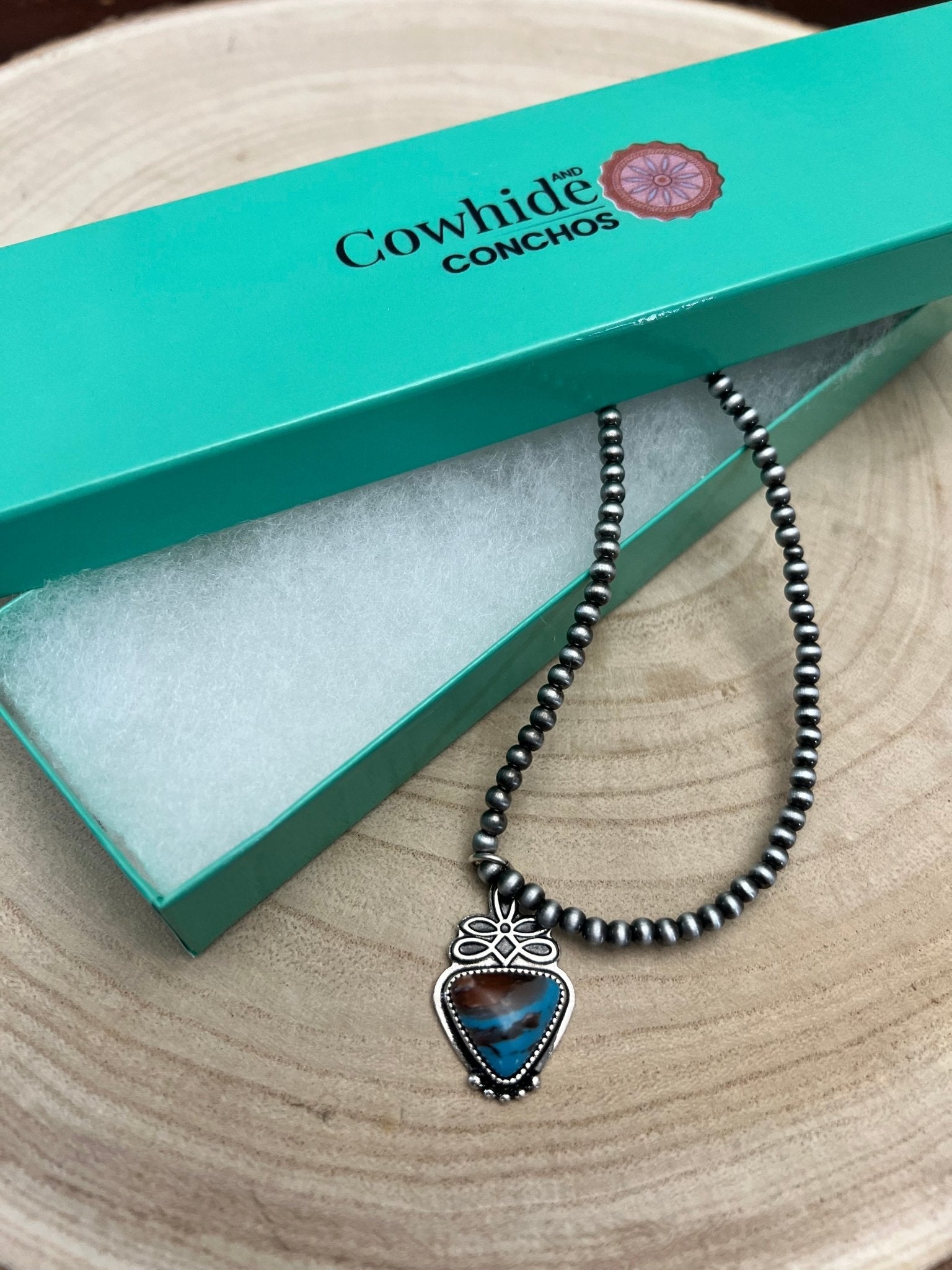 Western Boot Stitch and Faux Turquoise Pendant and 4mm fashion Pearls Necklace - 18 Inch